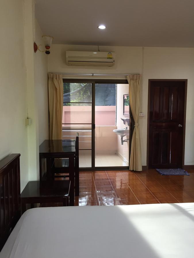Poon Suk Hotel Kabin Buri エクステリア 写真