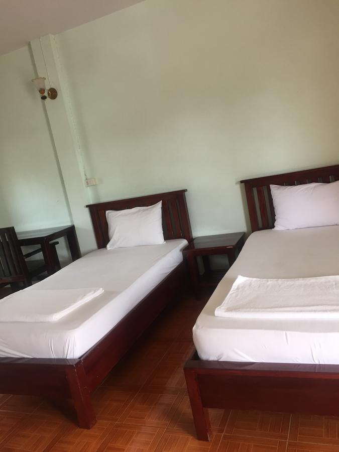 Poon Suk Hotel Kabin Buri エクステリア 写真