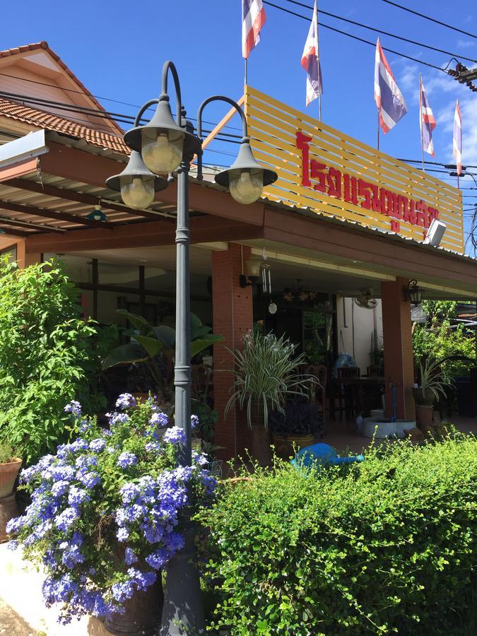 Poon Suk Hotel Kabin Buri エクステリア 写真