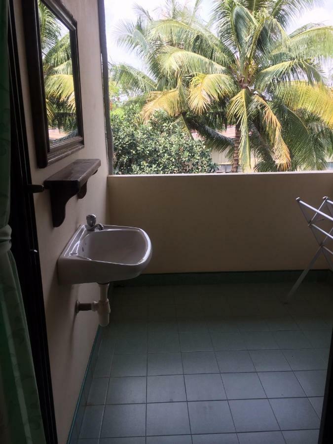 Poon Suk Hotel Kabin Buri エクステリア 写真