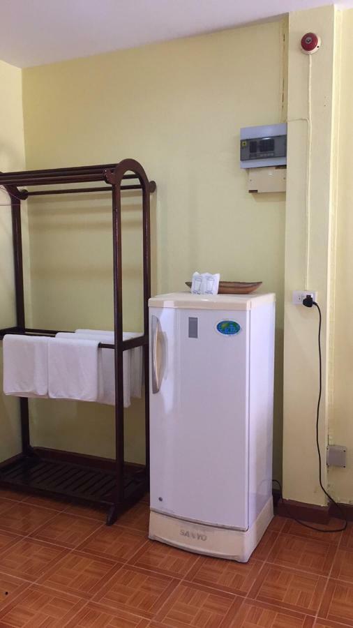 Poon Suk Hotel Kabin Buri エクステリア 写真